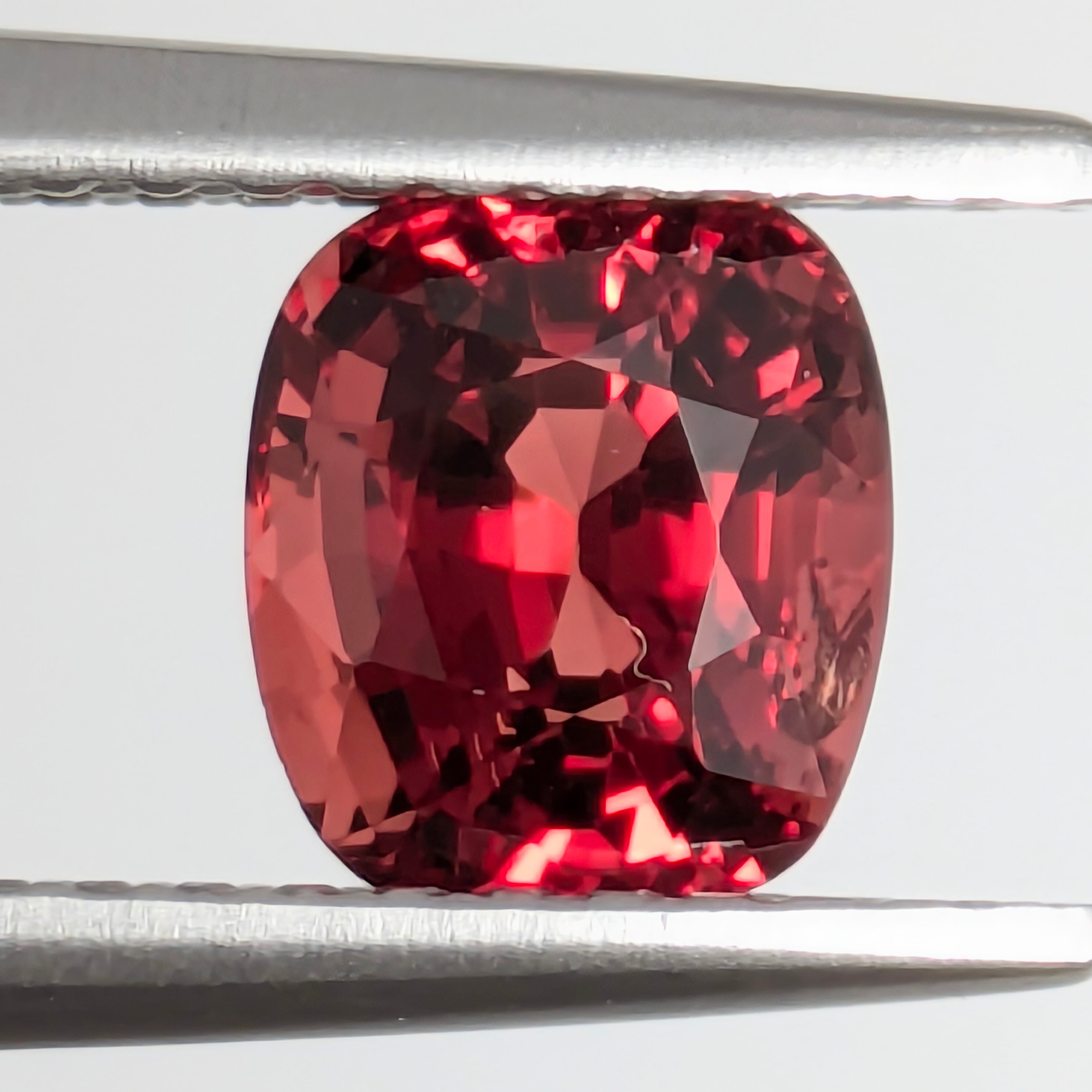 レッドスピネル ミャンマー・モゴック産【1.13ct】 PRO206667 | Gem's