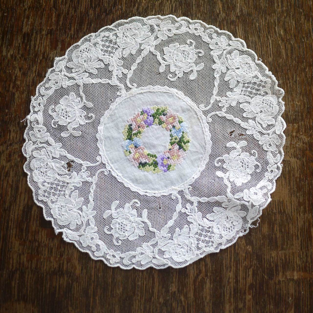 プチポワン刺繍 ボビンレース ドイリー