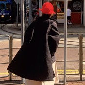 黒花キルティングに秘密が覗く物語ロングジャケット《W0222》