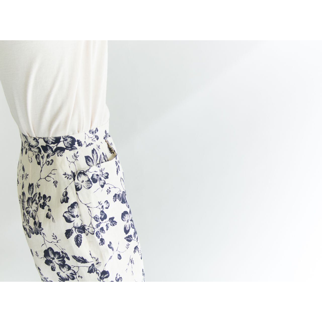 【cacharel】Made in Japan floral linen tapered trouser（キャシャレル 日本製花柄リネンパンツ）4d