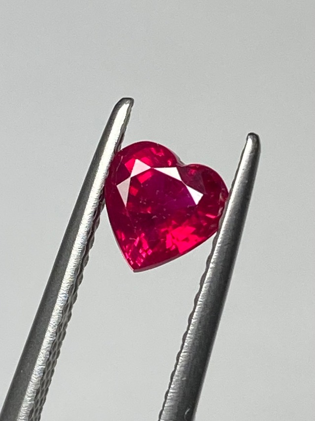 ピジョンブラッドルビー 0.87ct ルース