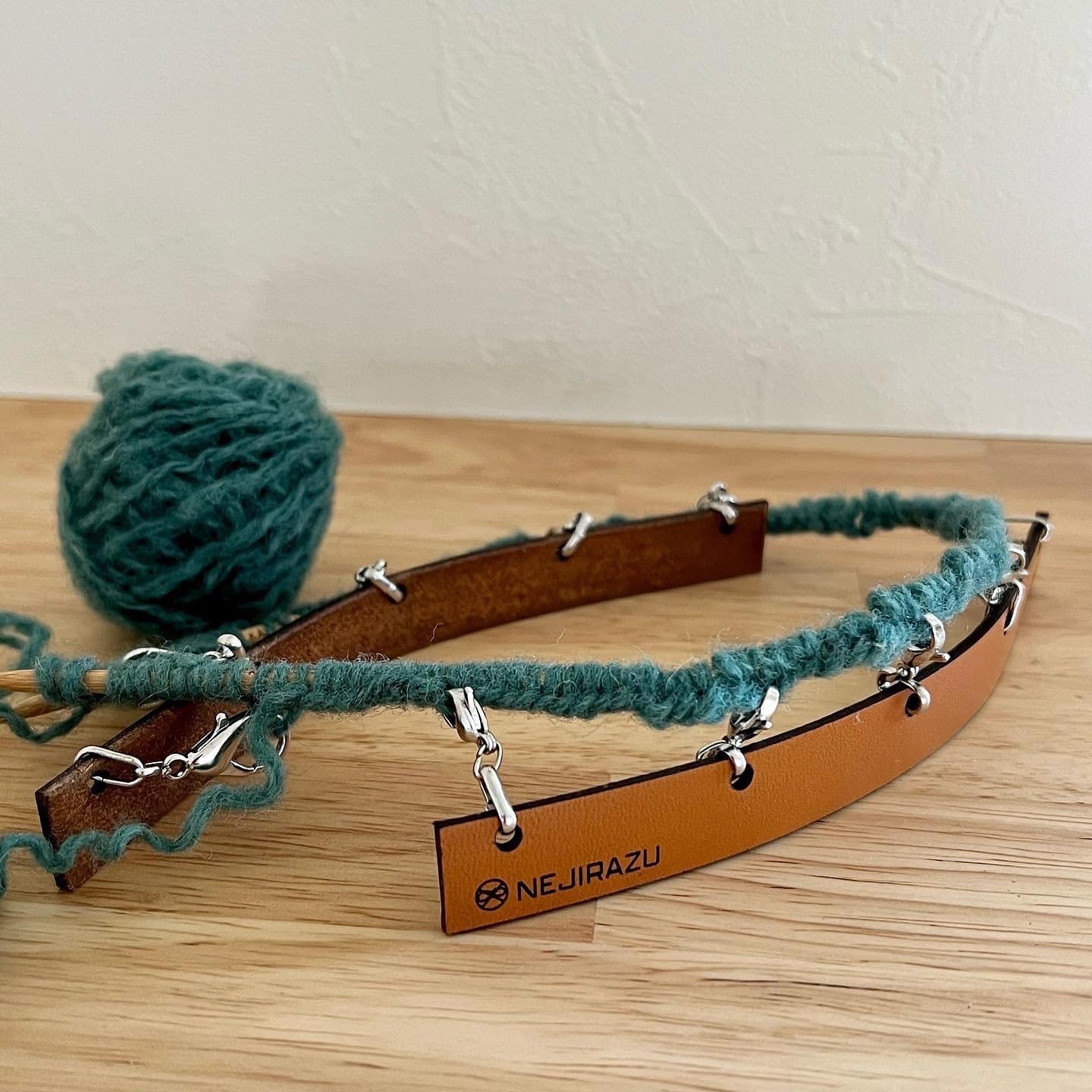 編み物① かぎ針編み】一期一会糸100gで編むかぎ針編みのビスチェ - YouTube