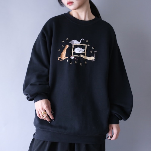 "猫×刺繍" black base over silhouette sweatshirt