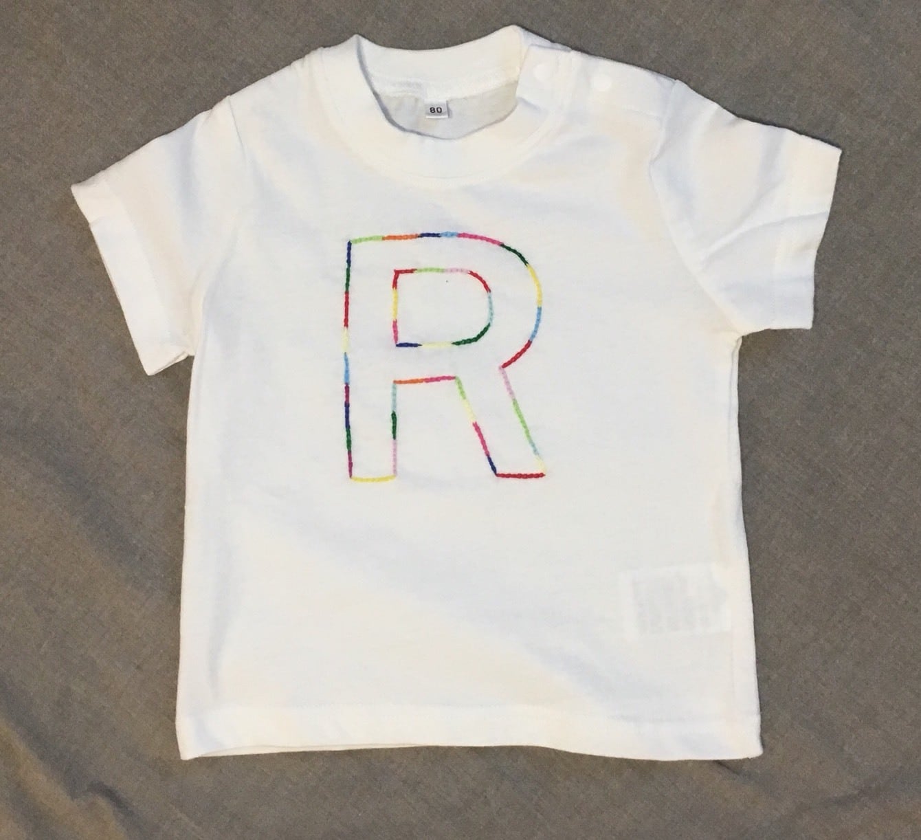 familiar アルファベット刺繍 Tシャツ 90 8ff17e392dabfb42b152c0b7edff0a