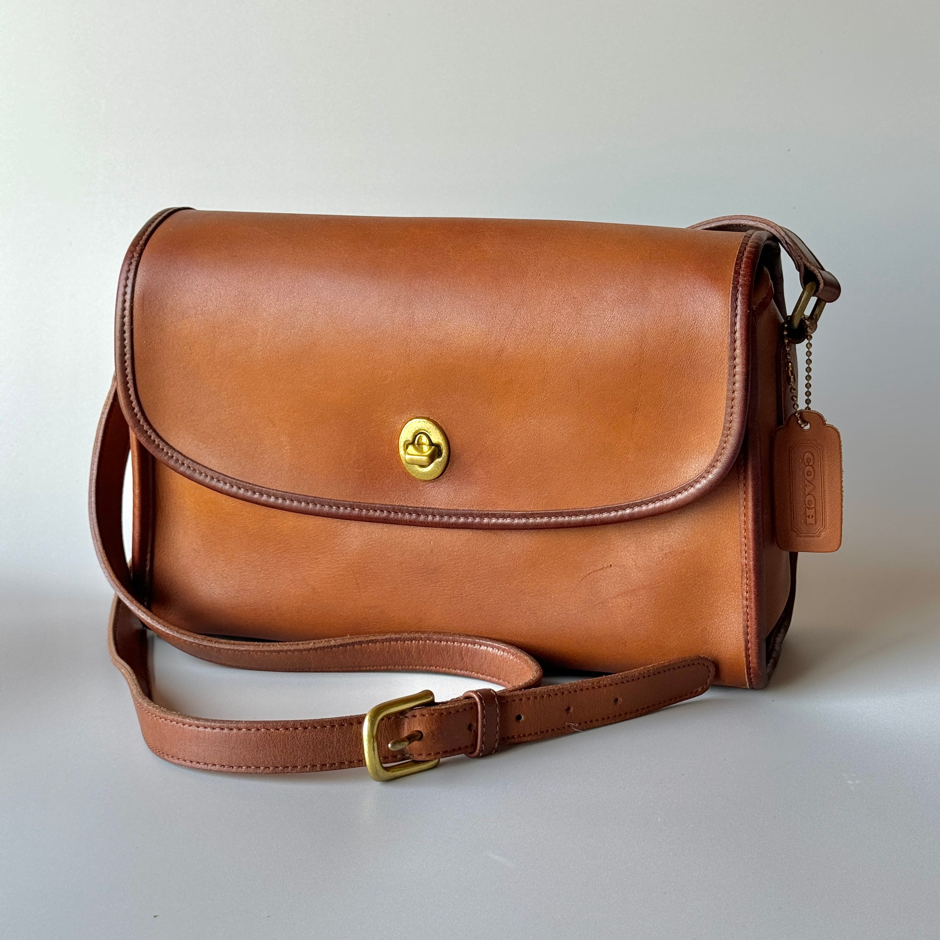 Vintage Coach 9022 Metropolis Flap '97 | ONE VINTAGE