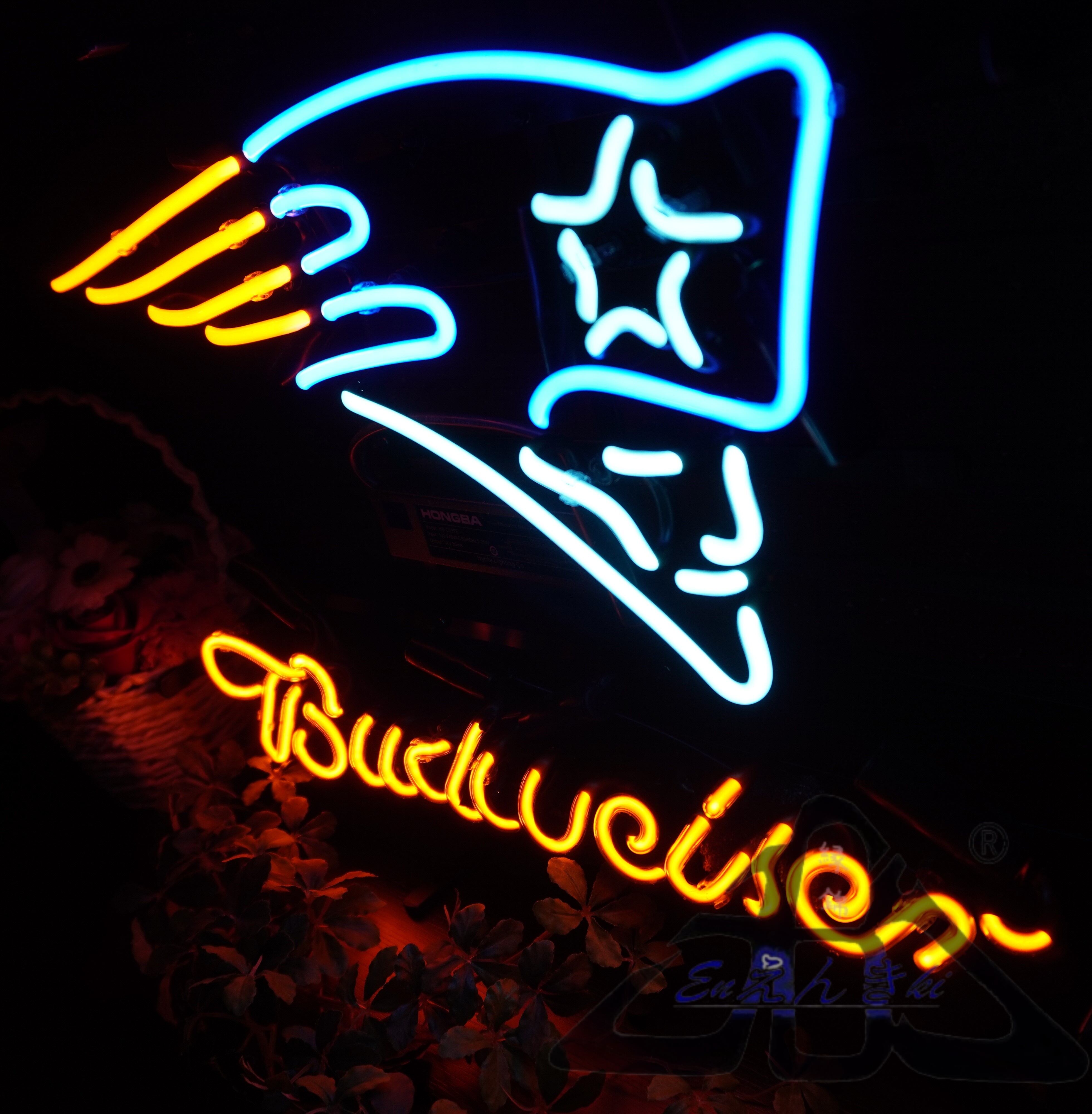ネオンサイン Budweiser バドワイザー ロゴ入り アメフト風デザイン