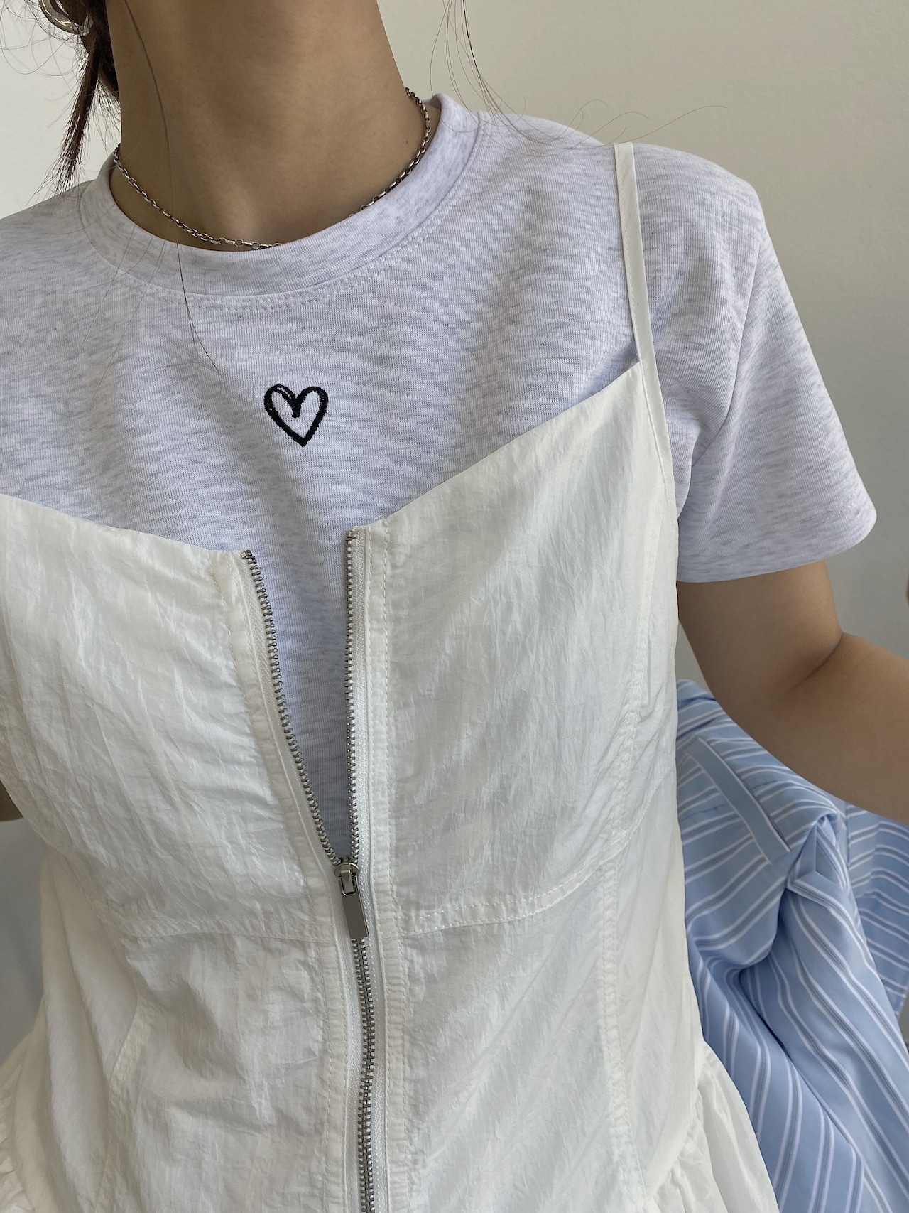 heart embroidery cropped T
