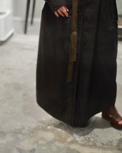 予約販売 | i’m here : - “CUT OFF” SHIRT : ONE PIECE ：Brown｜カットオフ仕様／タイプライター素材／シャツワンピース
