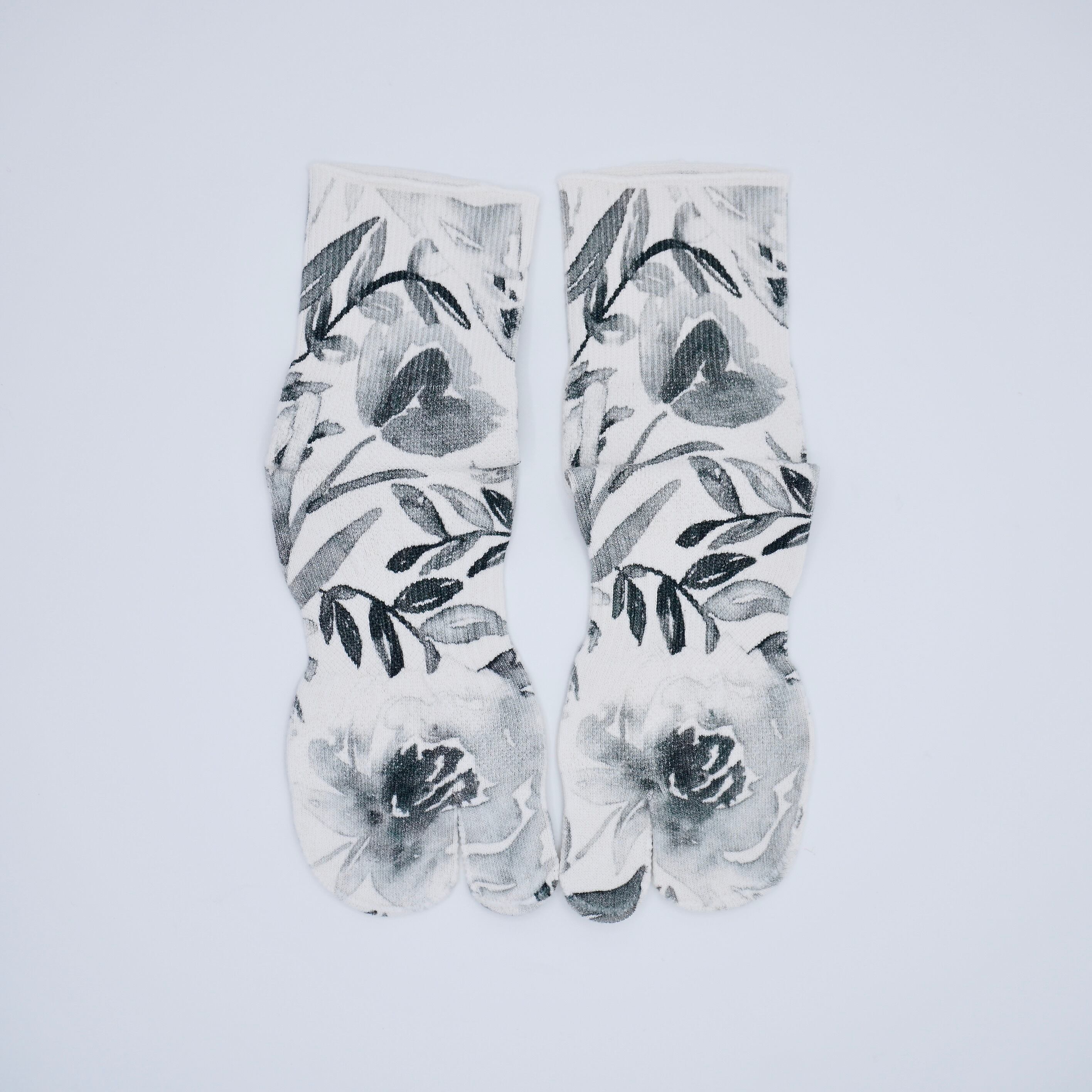 水墨画<花柄> 黒 足袋和紙プリントソックス レギュラー丈