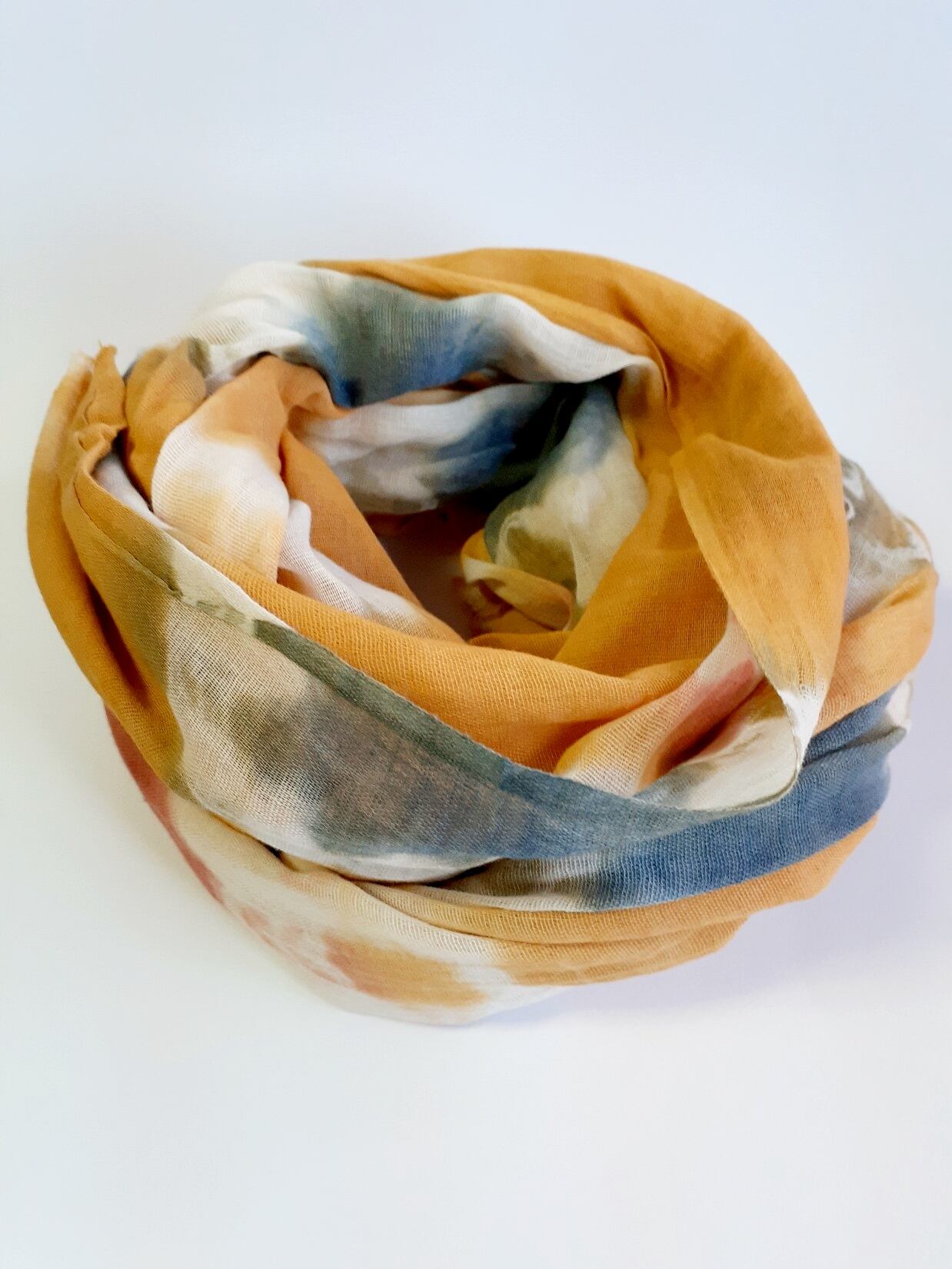 手染めのふんわりストール(藍染×ベンガラ染め)