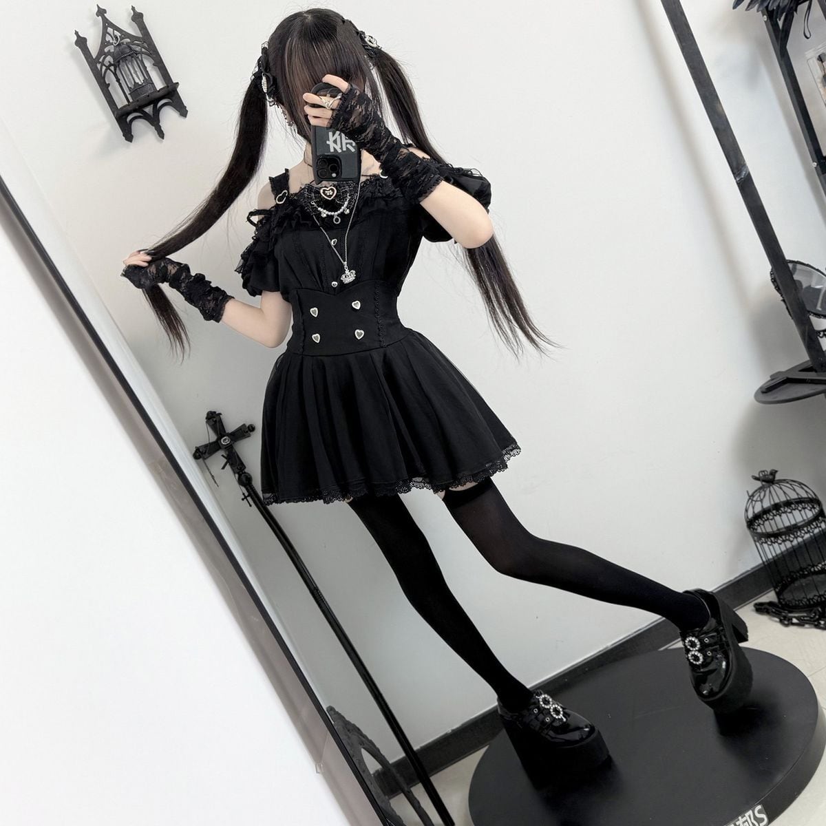 クロスストラップフリルブラウス×ドーリースカート：トップス