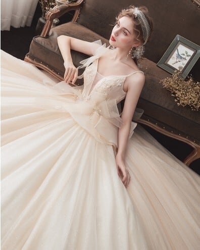 豪華！ ウエディングドレス エンパイアライン キラキラチュール