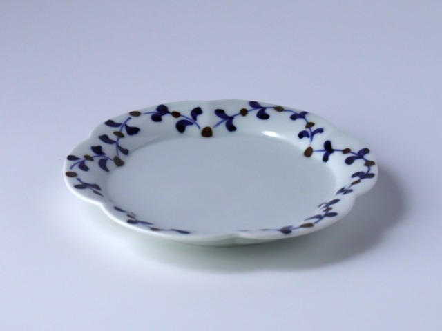 21cm輪花メイン皿　跳ね唐草