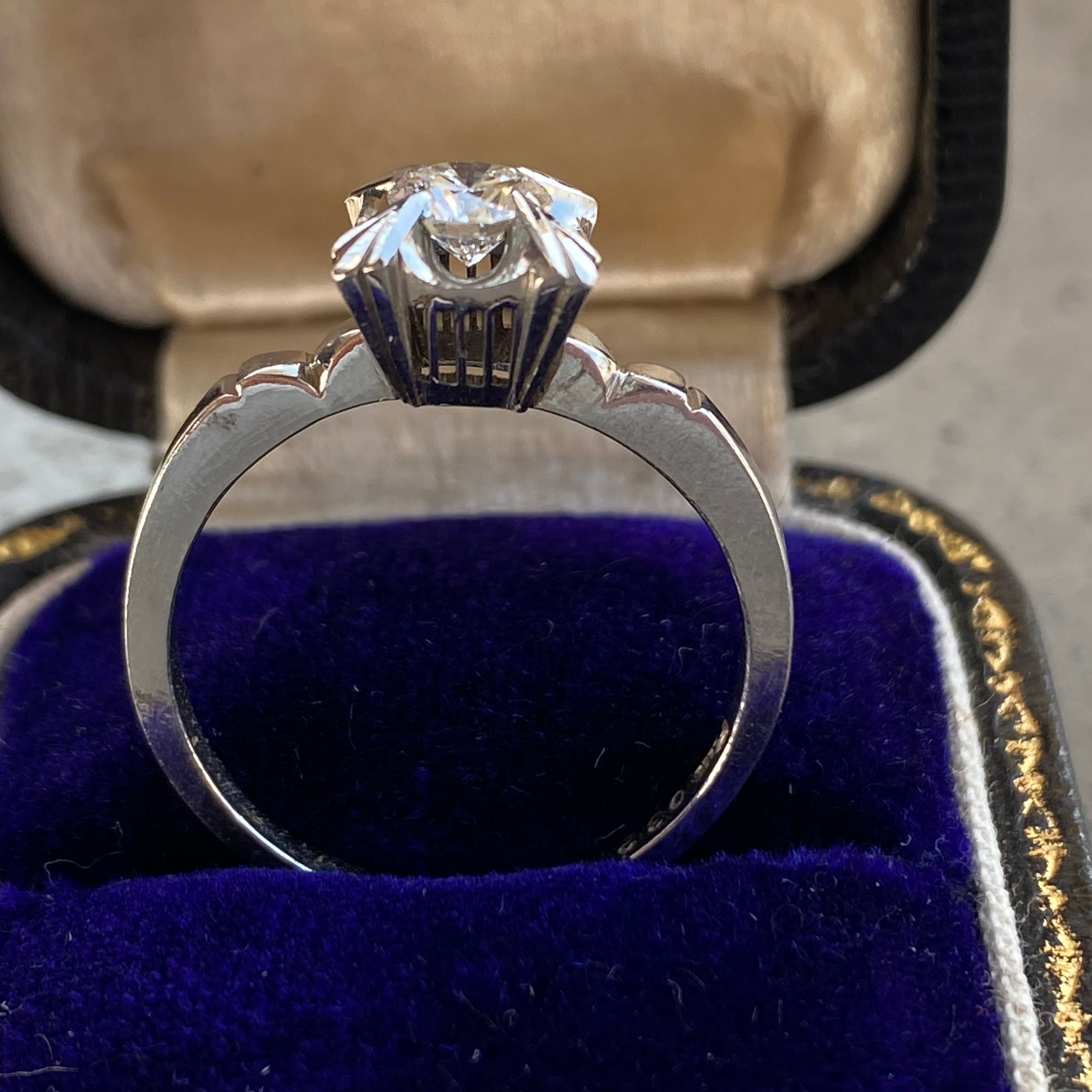 ヴィンテージ Ptにダイヤモンド三分石鬼爪リング