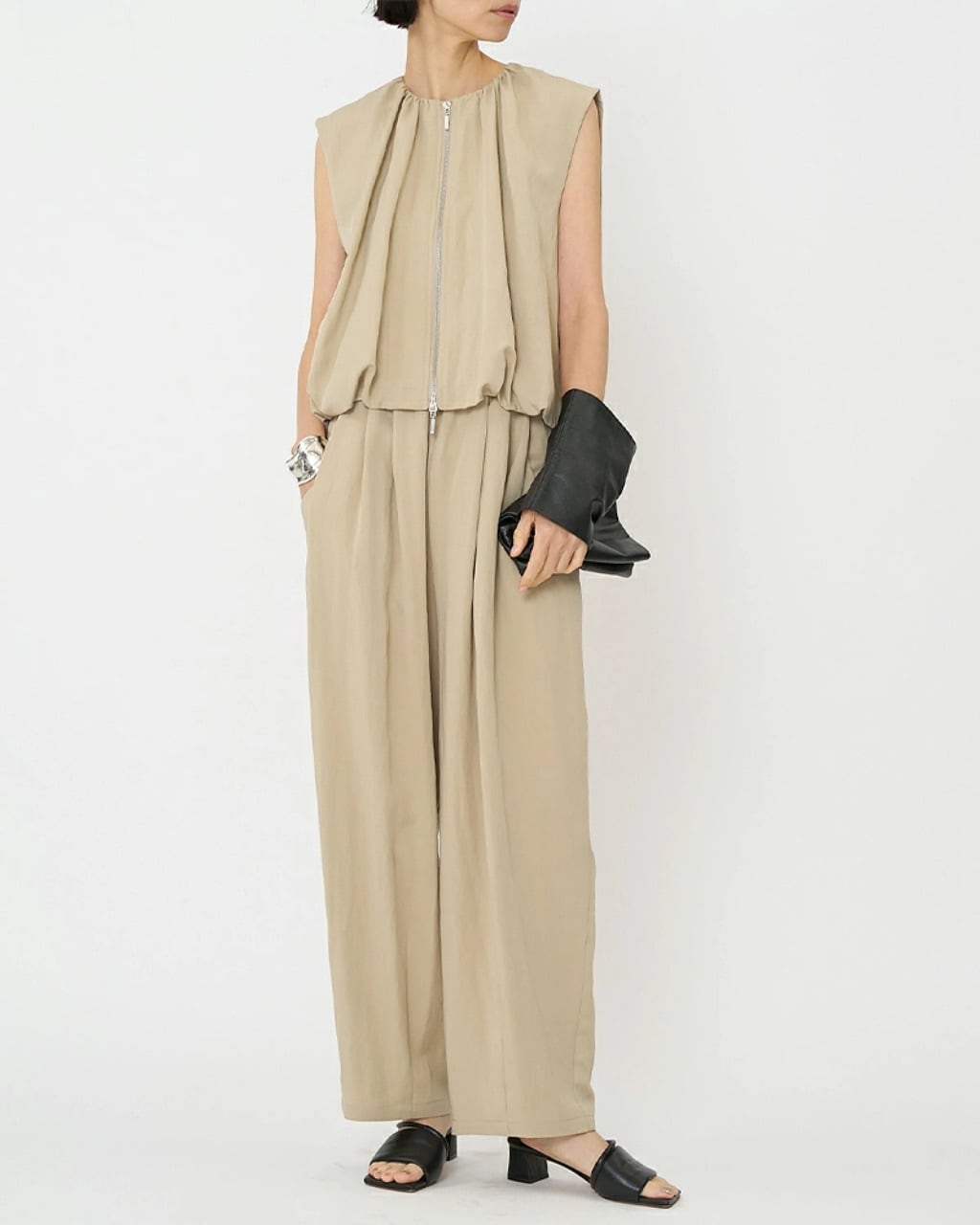 【CHIGNON】フロントタックカーヴィーパンツ　3261-026MK