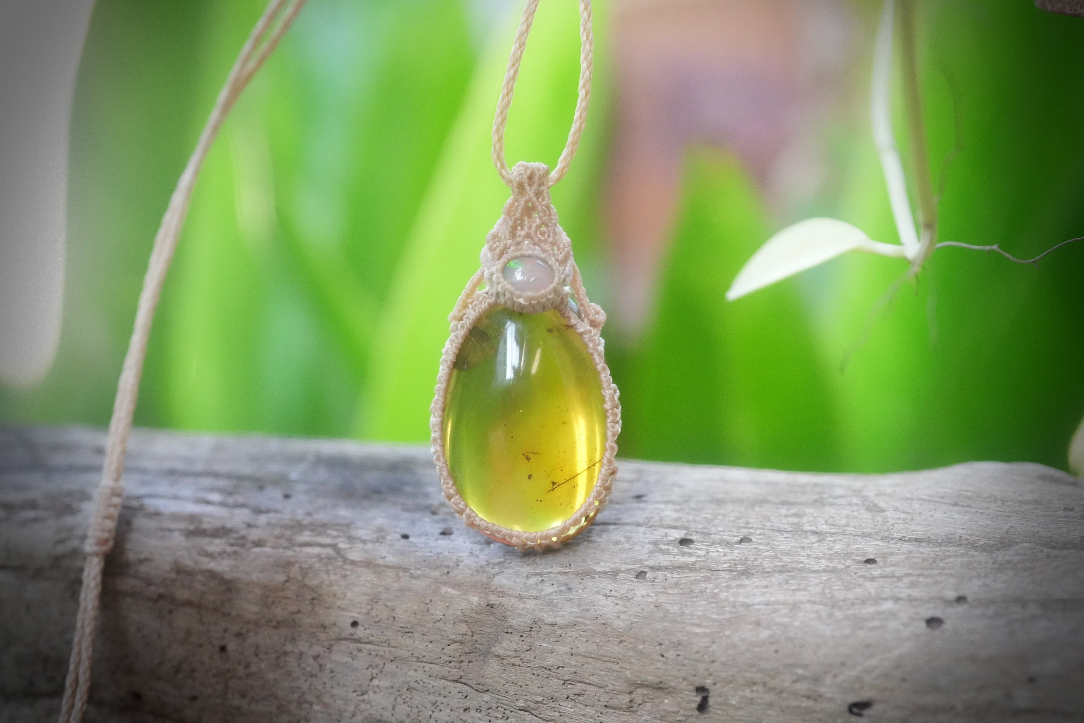 琥珀☆特大虫入り☆アンバー マクラメネックレス1543 | Funky garuda