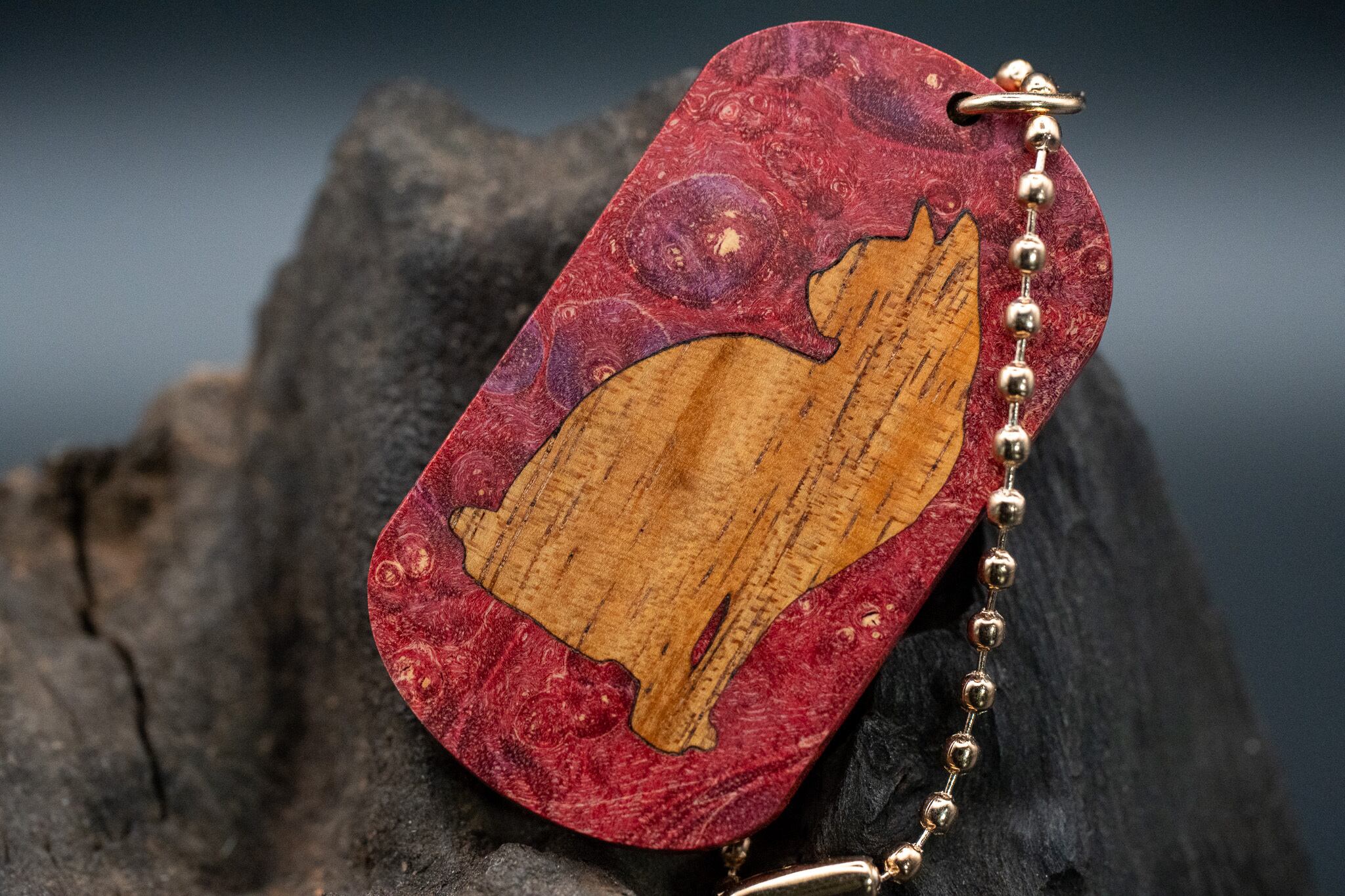 【カナダの象徴】 ハードメープル 瘤杢 スタビライズウッド ドッグタグ 象嵌 優雅に座る猫