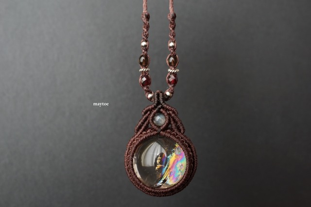 レインボースモーキークォーツ（スモーキーアイリスクォーツ）のマクラメネックレス  - magic time -