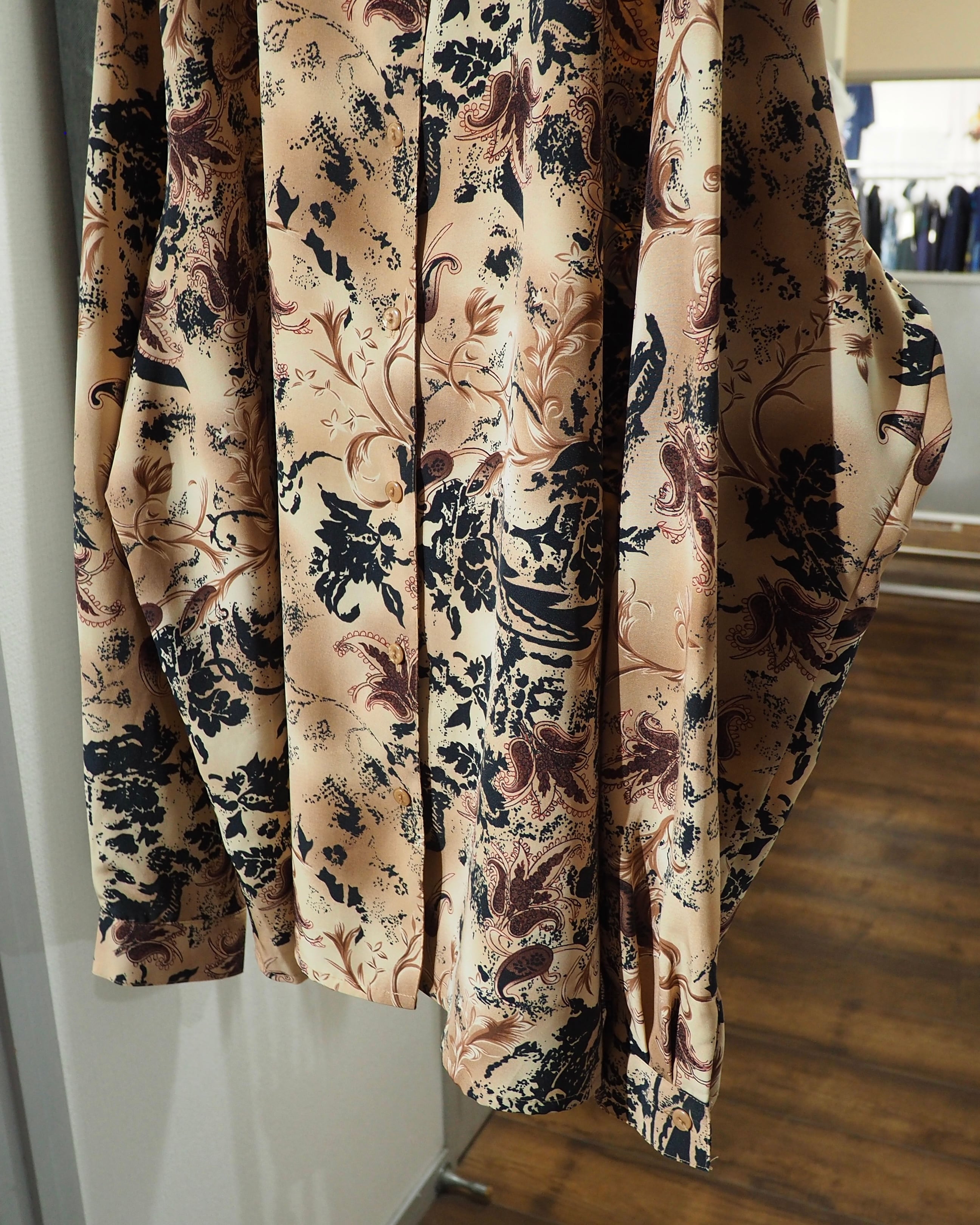 Beautiful Classic Flower All Over Pattern Drape Open Collar Shirt