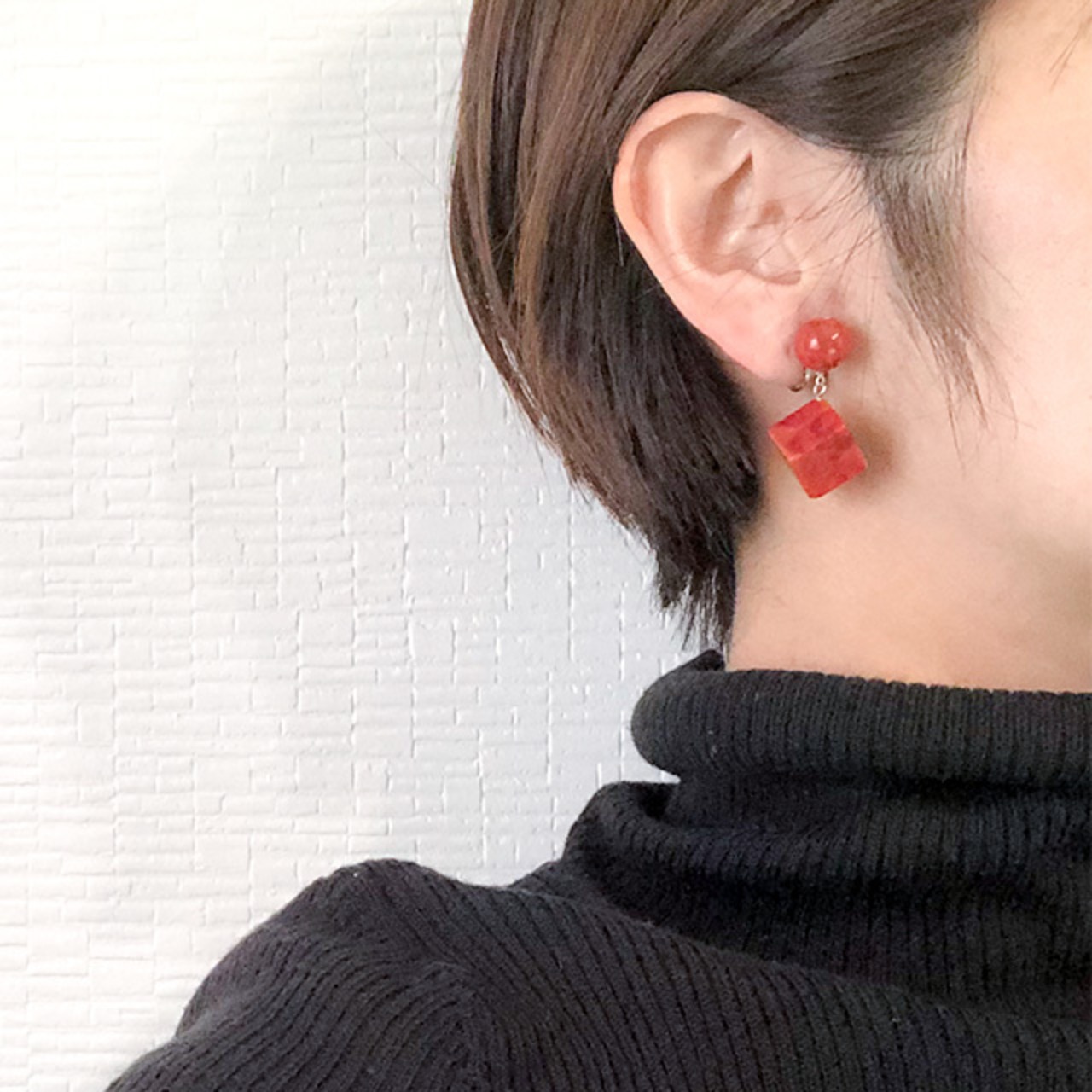 立体的なキューブタイプが魅力的！アップル珊瑚スクエア ピアス・イヤリング mm1113