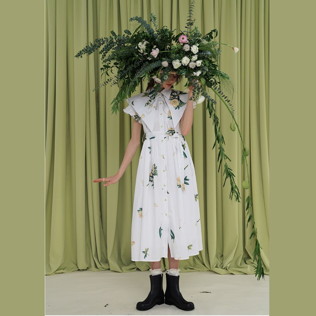 メルヘンティカ フラワープリント 半袖 ワンピース　ケープセット ガーデンホワイトシャツワンピースとケープセット E00069 | EMMA GRAND