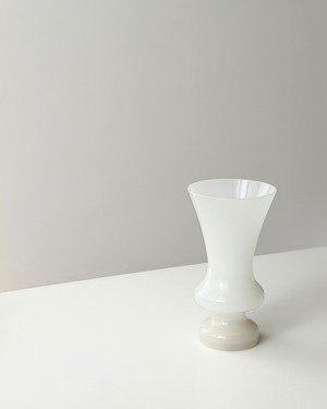 french vintage vase　/　opaline glass　white　オパリンベース