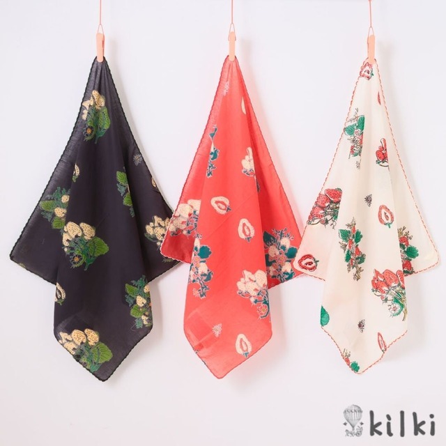 KILKI キルキー コットン ハンカチ ストロベリービー ギフト レディース 大判 大きめ ブランド 綿100 コットン 100% お弁当包み 柄 いちご 薄手 プレゼント ネイビー 城 ホワイト レッド 6M-H08 Kl016