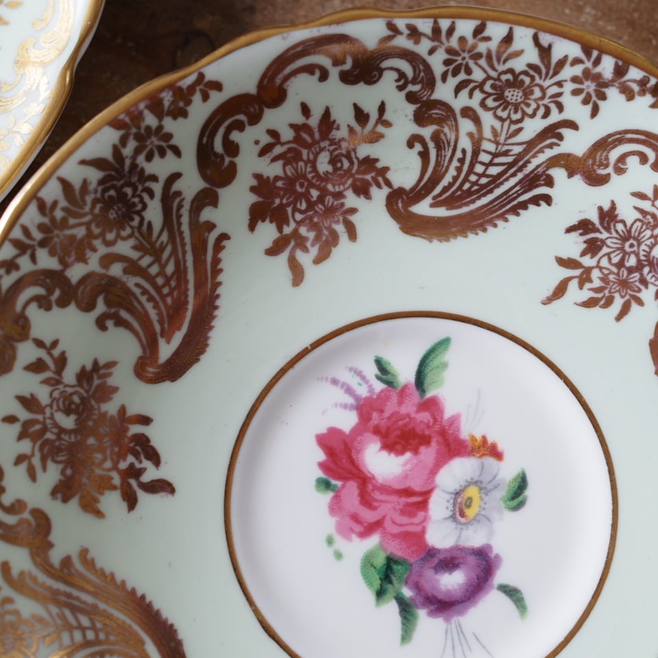 英国Paragonパラゴン 金彩ロココ 花絵 トリオ カップ＆ソーサー