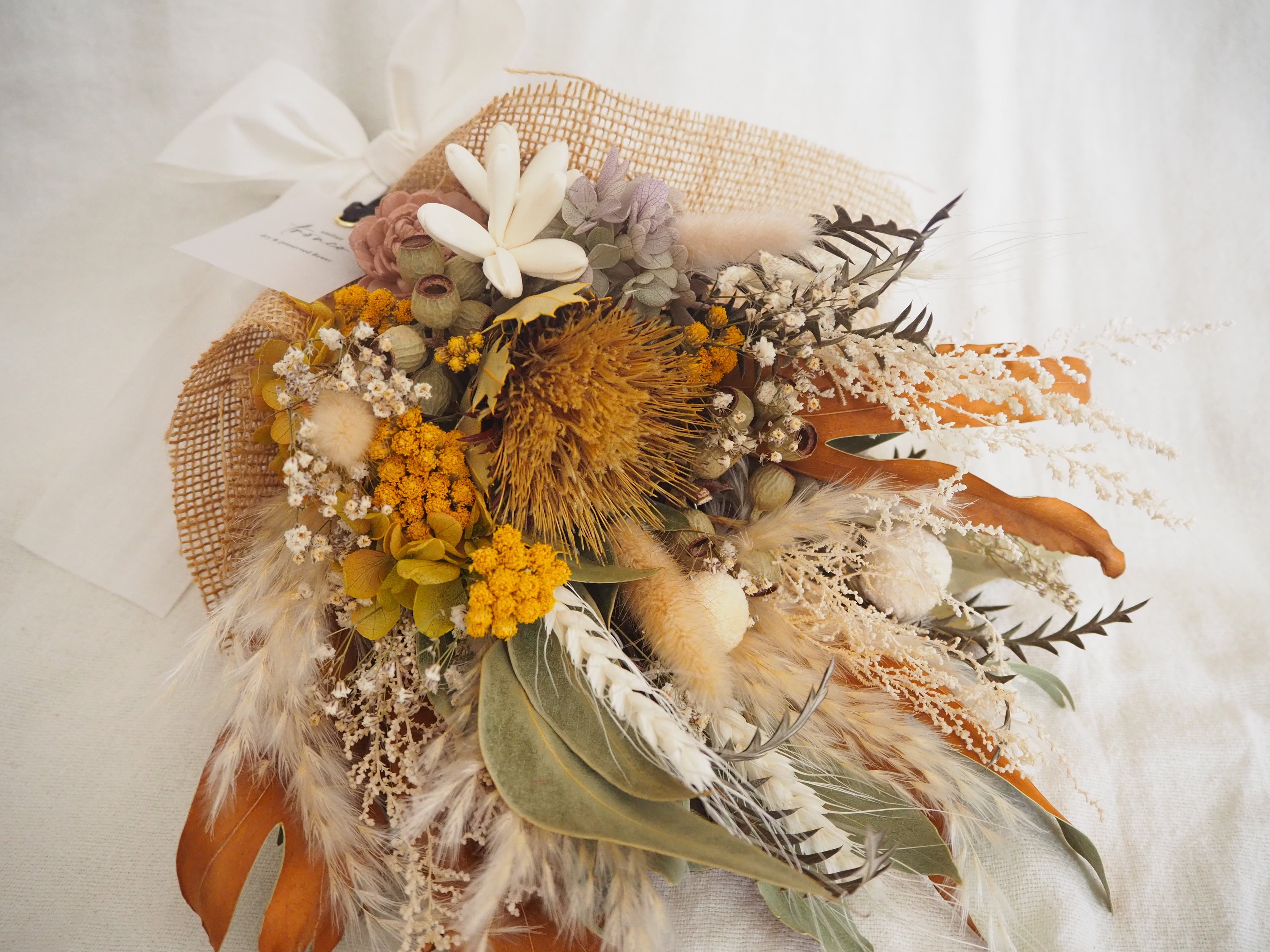ドライアンドラと白い小花のナチュラルスワッグ flower swag | atelier 
