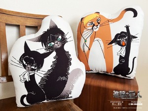 〈進撃の巨人〉エレン猫&リヴァイ猫 クッション (Illustrations by 黒ねこ意匠)