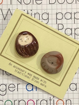 ブローチ（達磨ペア）