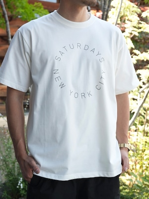 Saturdays NYC サタデーズ ニューヨークシティー【 Circular Saturdays Logo T-Shirt 】
