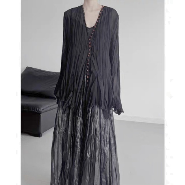 Diagonal button pleated blouse C1292