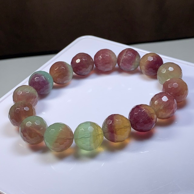 no3.多彩な変わった色合いフローライト・ブレスレット