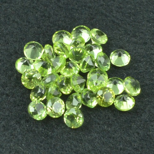 ペリドット ラウンドカット 3.0mm