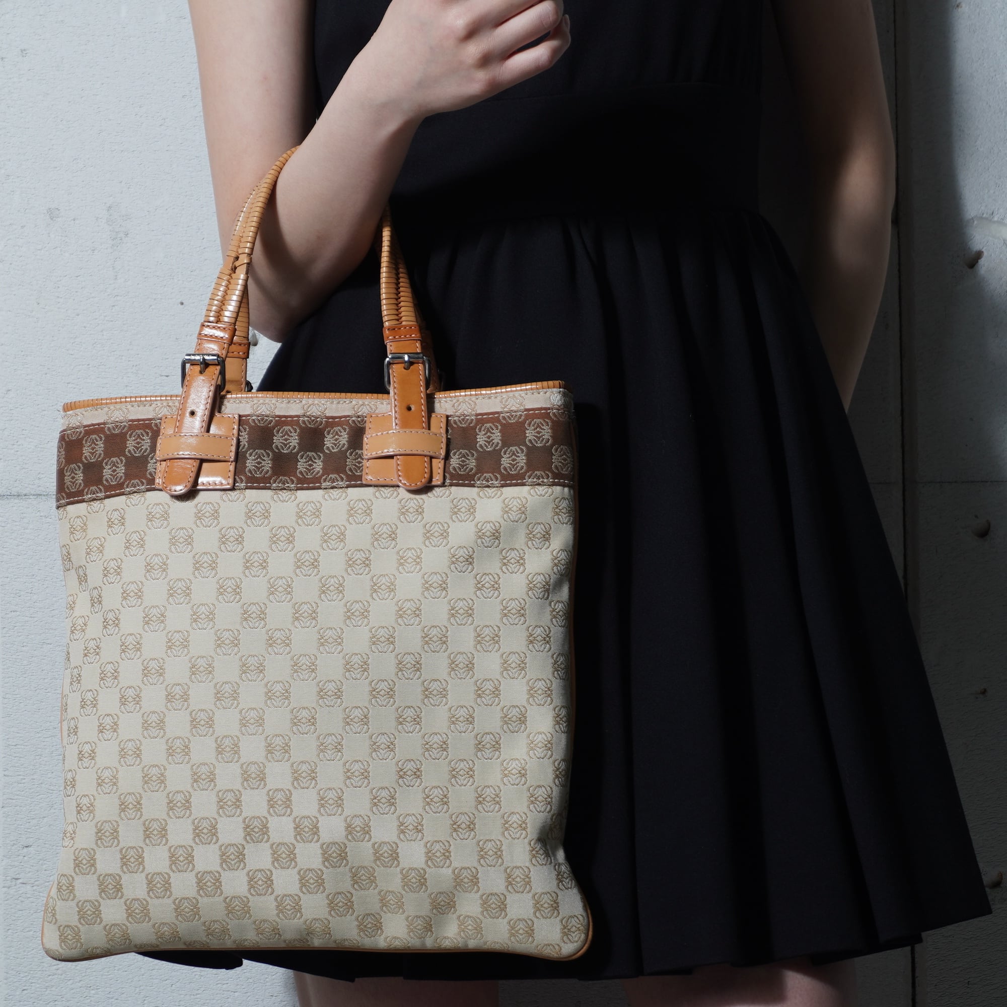 ショルダーバッグ ロエベ アナグラム トートバッグ 1円 最高級 LOEWE