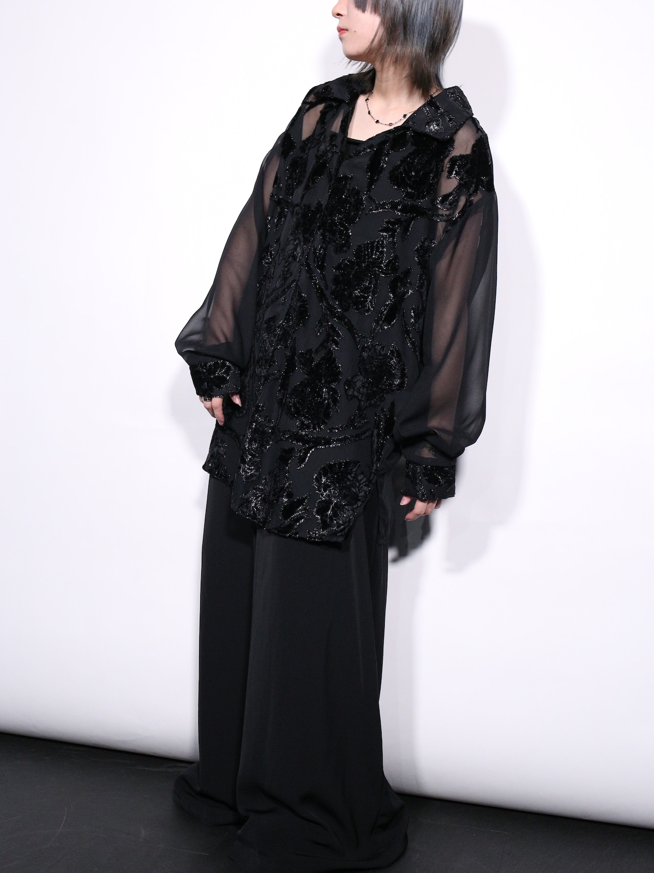 glossy velours flower pattern over silhouette sheer shirt - 3