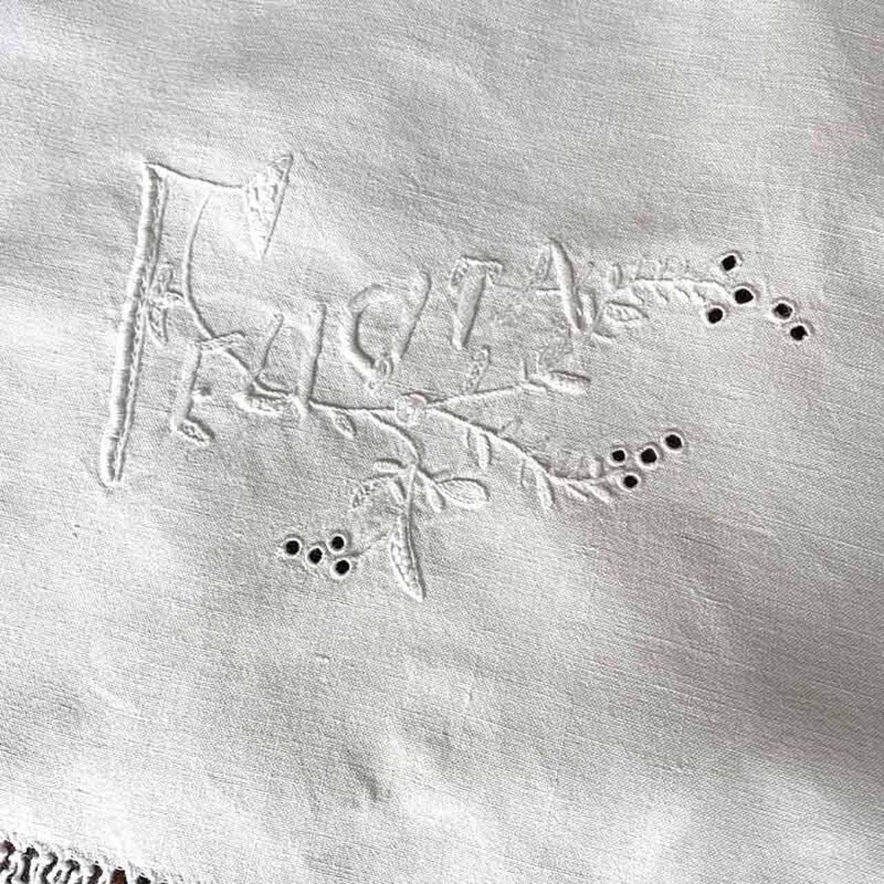 リネン　マルチクロス テーブルセンター 白刺繍　 12cldp8