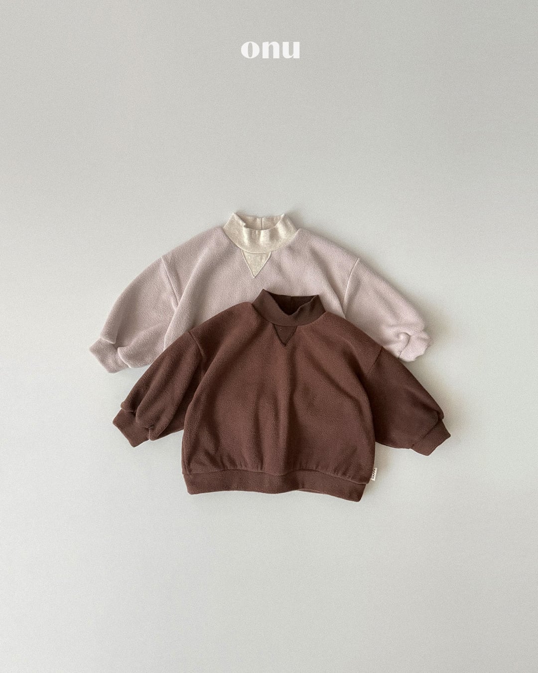 triangle turtleneck sweatshirt【ONU】※12月中旬発送予定