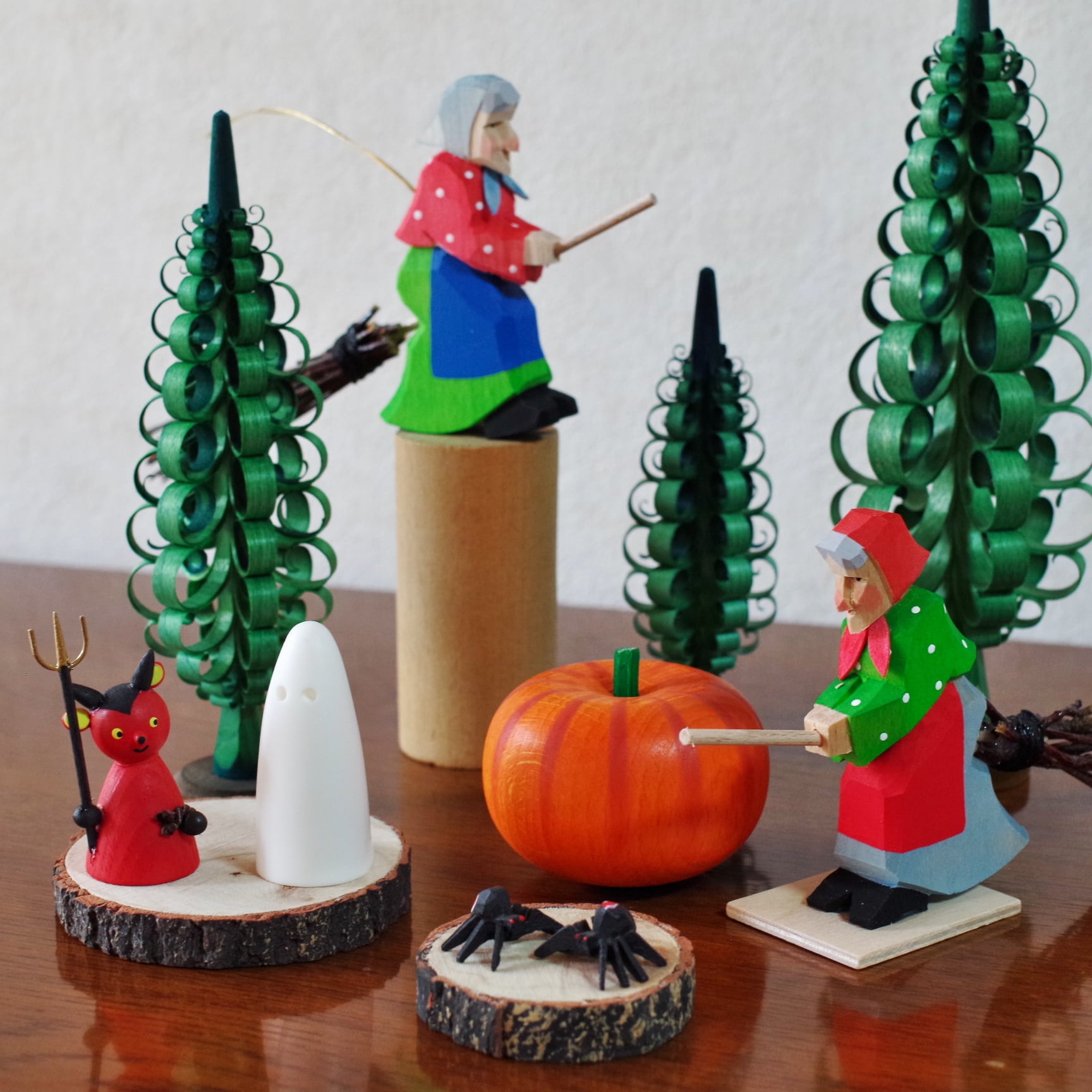 ベティーナフランケ 魔女とほうき 壁掛けタイプ | 木のおもちゃ専門店