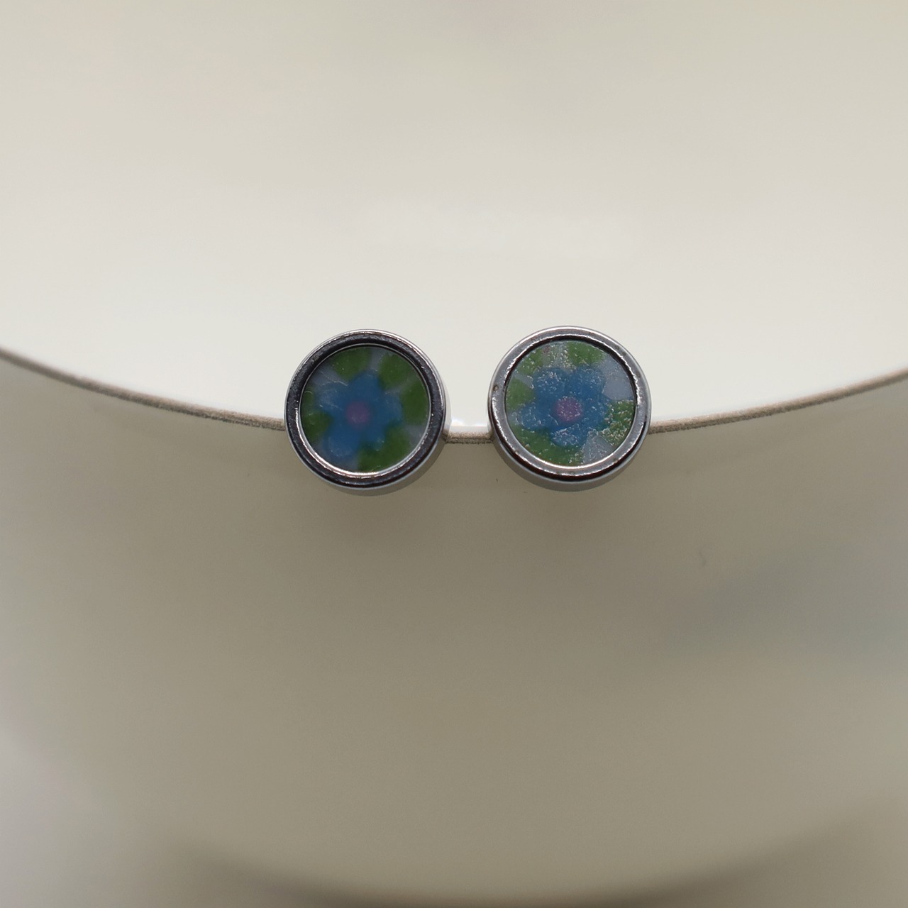 Stud earrings10