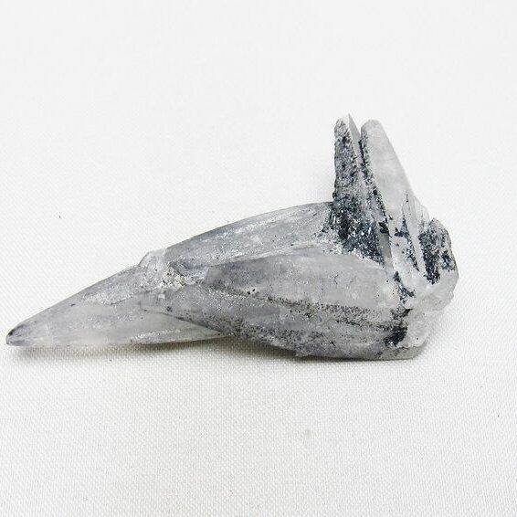 レーザークリスタル 水晶 クラスター 水晶 原石 スティブナイト 輝安鉱入り 一点物 おまかせ便 172-3334