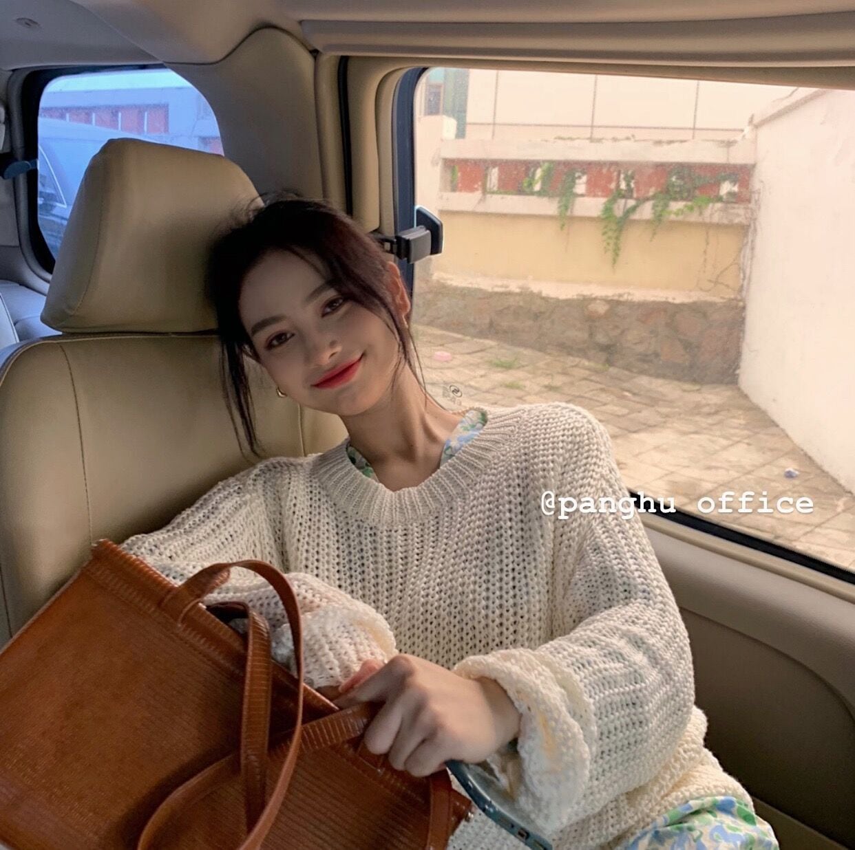 スーツ女性の2020年初秋に小さなVネックフローラルスカートの新バージョン+スタッキングルーズニットセータートレンド クレセントシティ91908055503