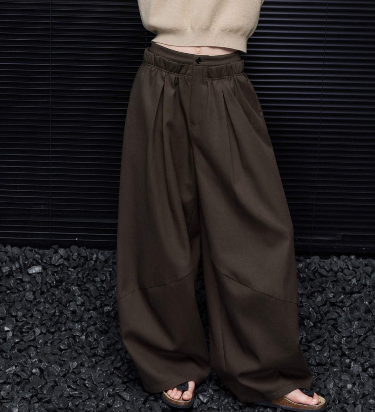 クラシカルタック ドレープワイドパンツ