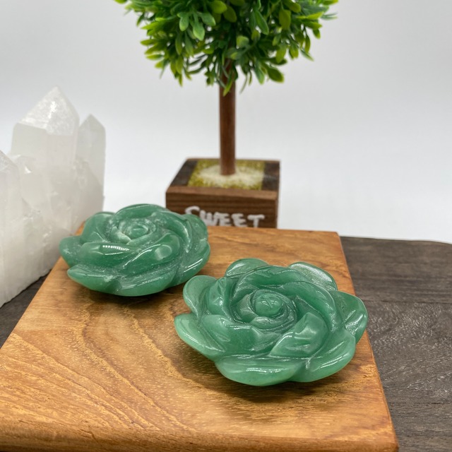 ヒスイ　薔薇　彫り物　置物　インテリア
