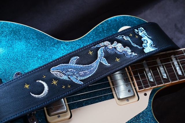 【カスタムオーダー】月夜クジラ刺繍ストラップ