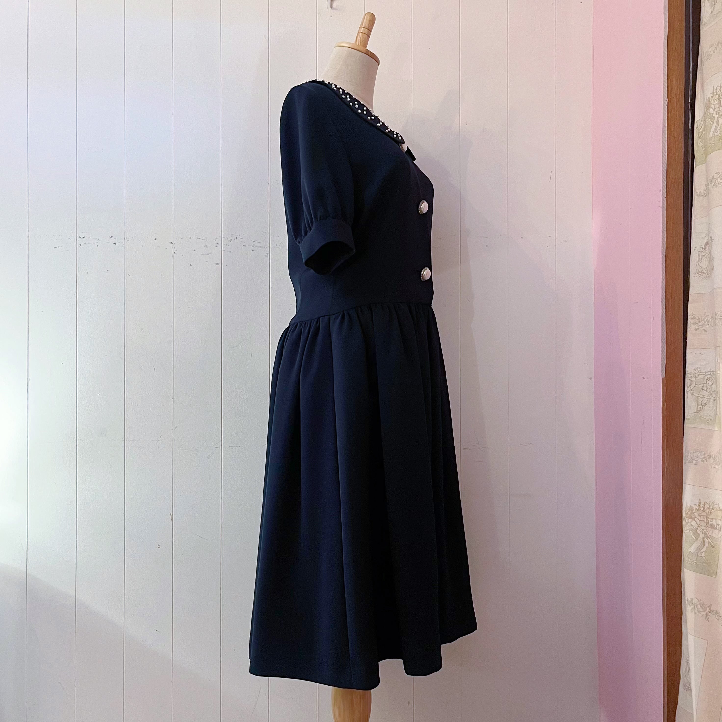 pearl big button gather one-piece