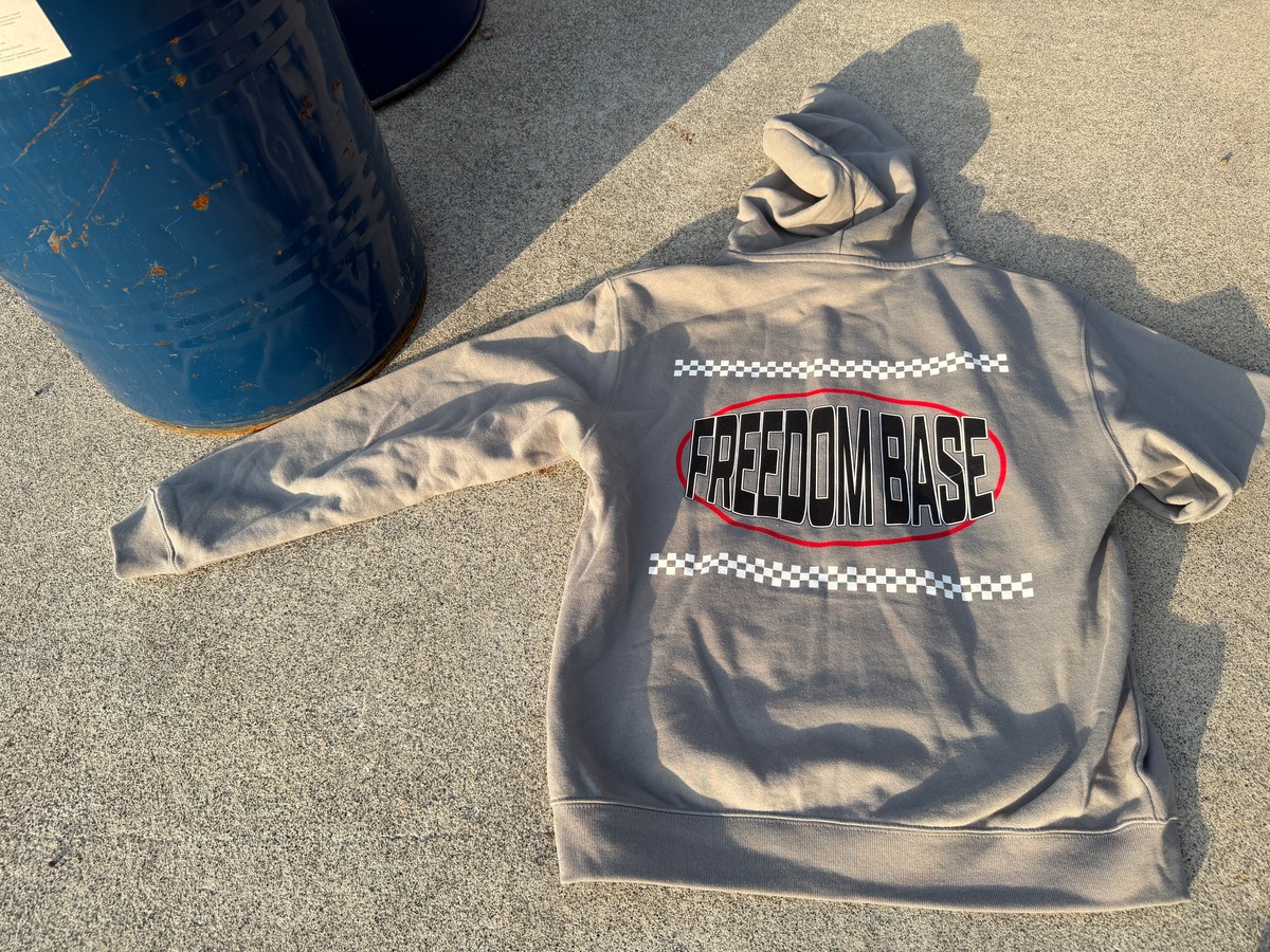カーケアオリジナルブランド！「FREEDOM BASE」ジップパーカー 