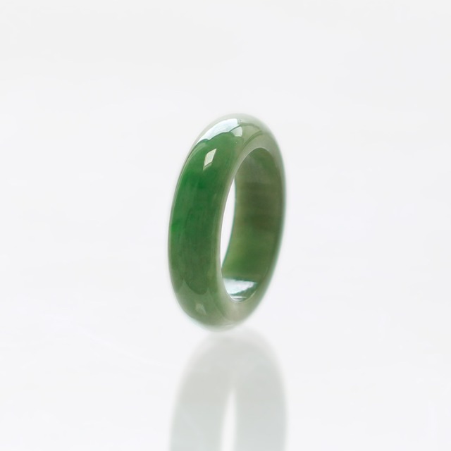 【13.5号】 green 翡翠くり抜き甲丸リング A貨翡翠 jd_rg2526
