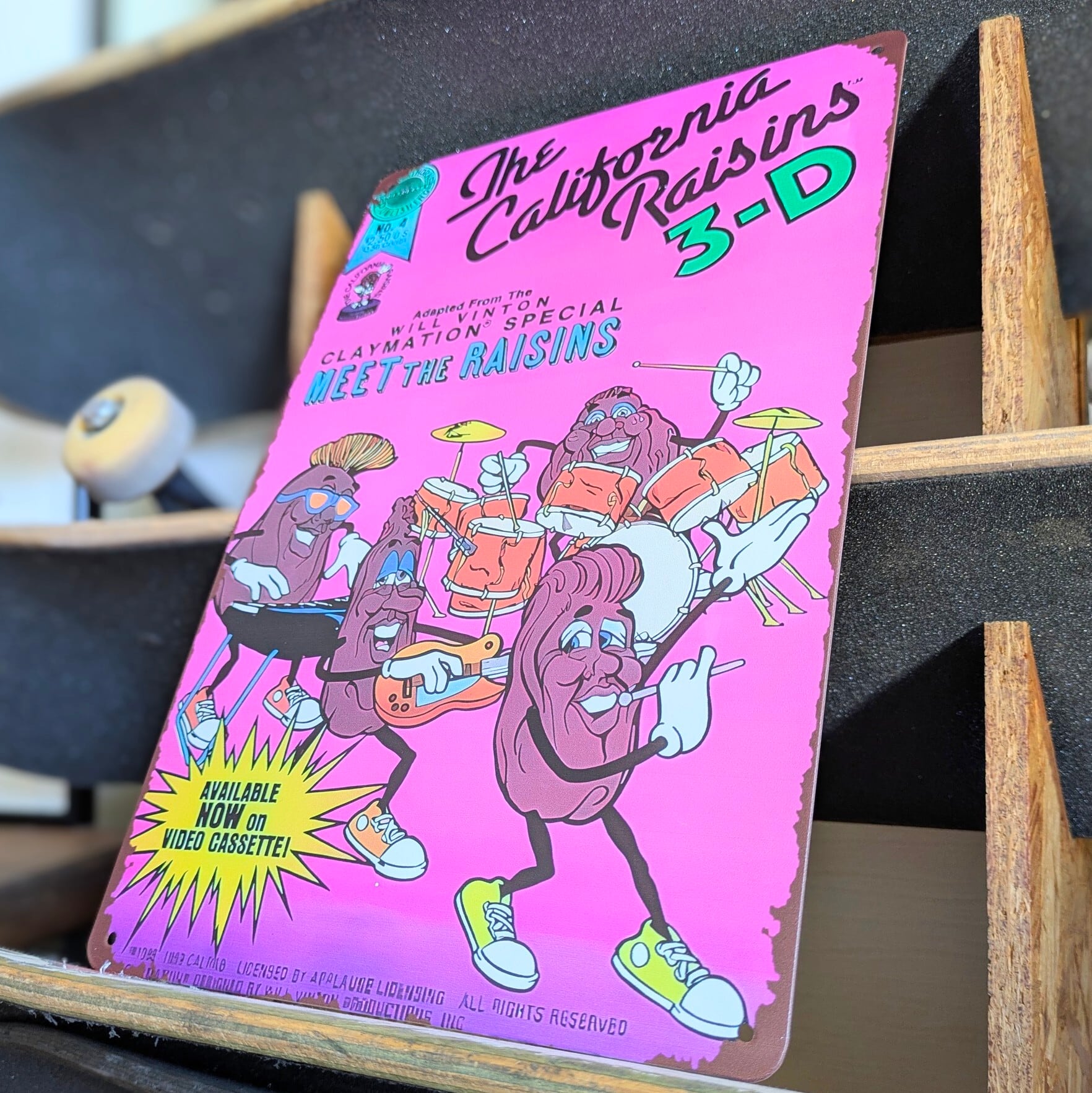 送料無料!ちょうどいいブリキ看板 【 カリフォルニアレーズン 】METAL SIGN / メタルサイン / ブリキ看板 / サインボード / ビンテージ加工〚アメリカン雑貨 アメトイ〛